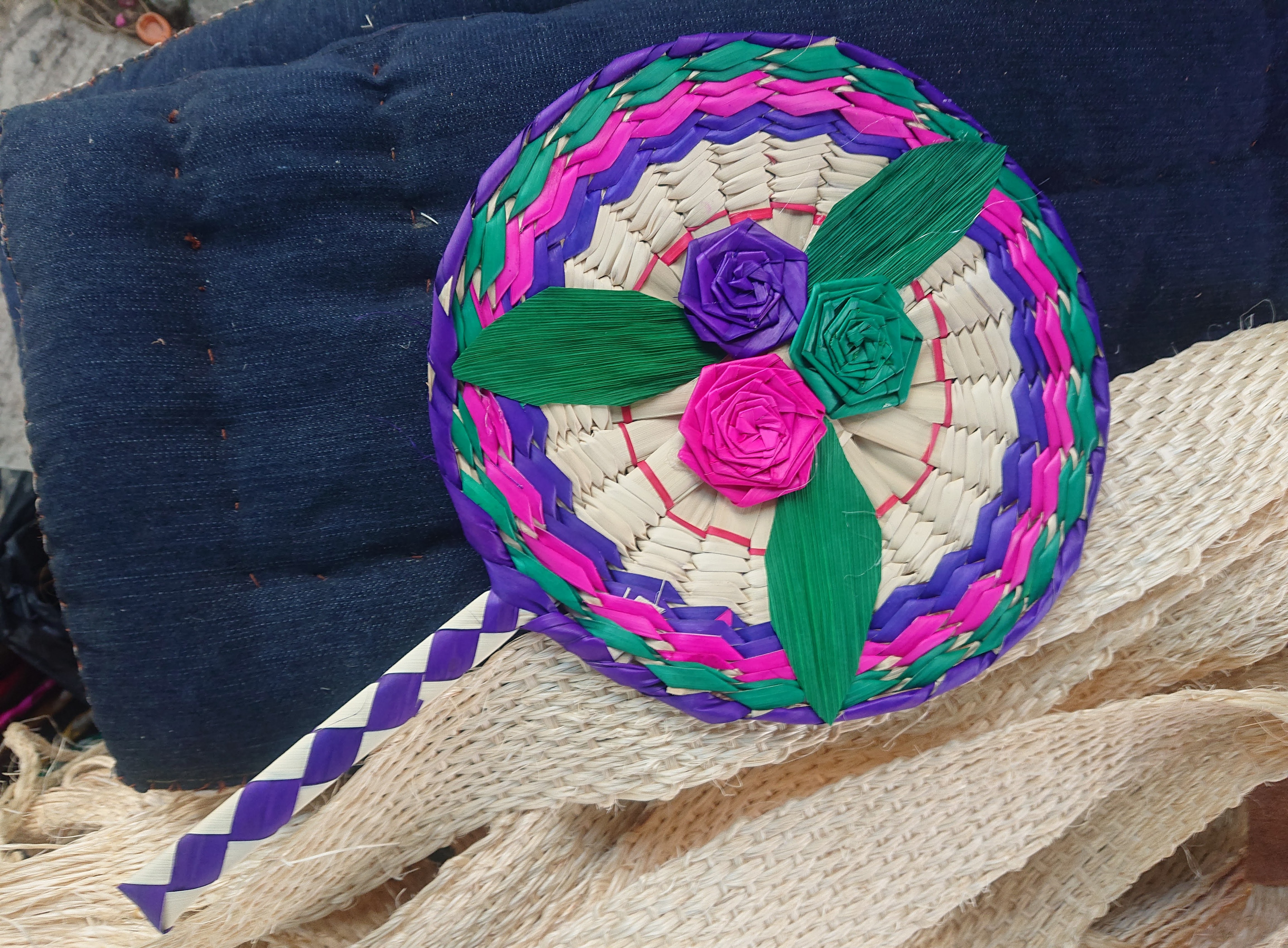 Abanico con flor de palma